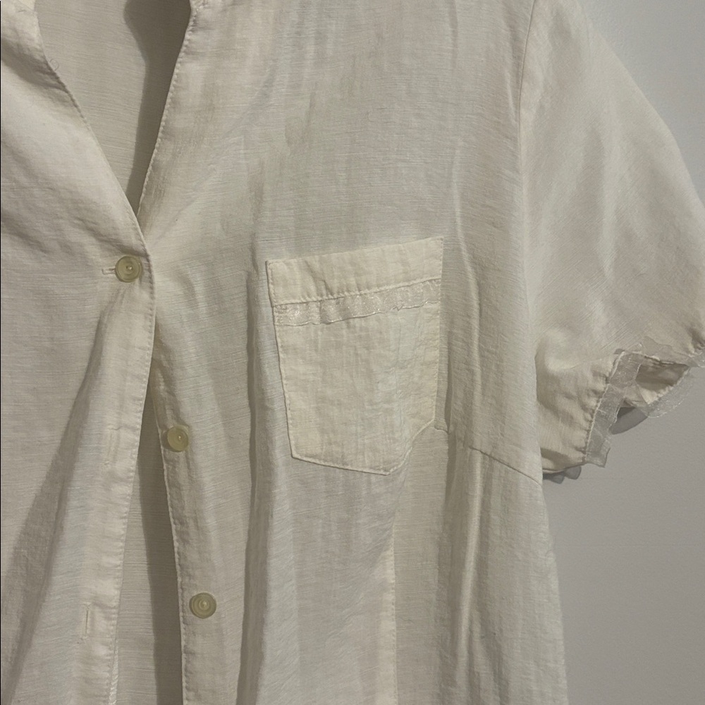 Lightweight White Button-Up Short Sleeve Shirt - Picture 3 of 7